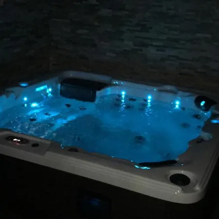 Mas Jasmin Проживание в семье Рошфор-дю-Гар