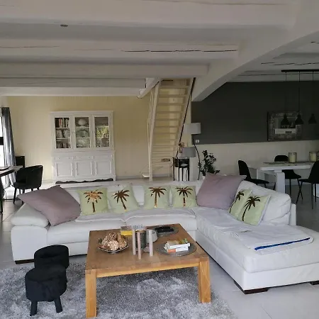 Mas Jasmin Проживание в семье