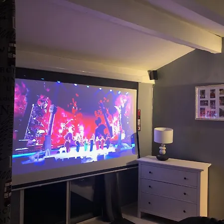 Проживание в семье Mas Jasmin Рошфор-дю-Гар